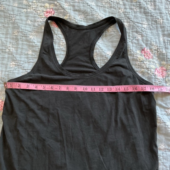 Lululemon Womens Black Racerback Tank Size Medium Loose Gym Yoga Lightweight - Picture 6 of 6